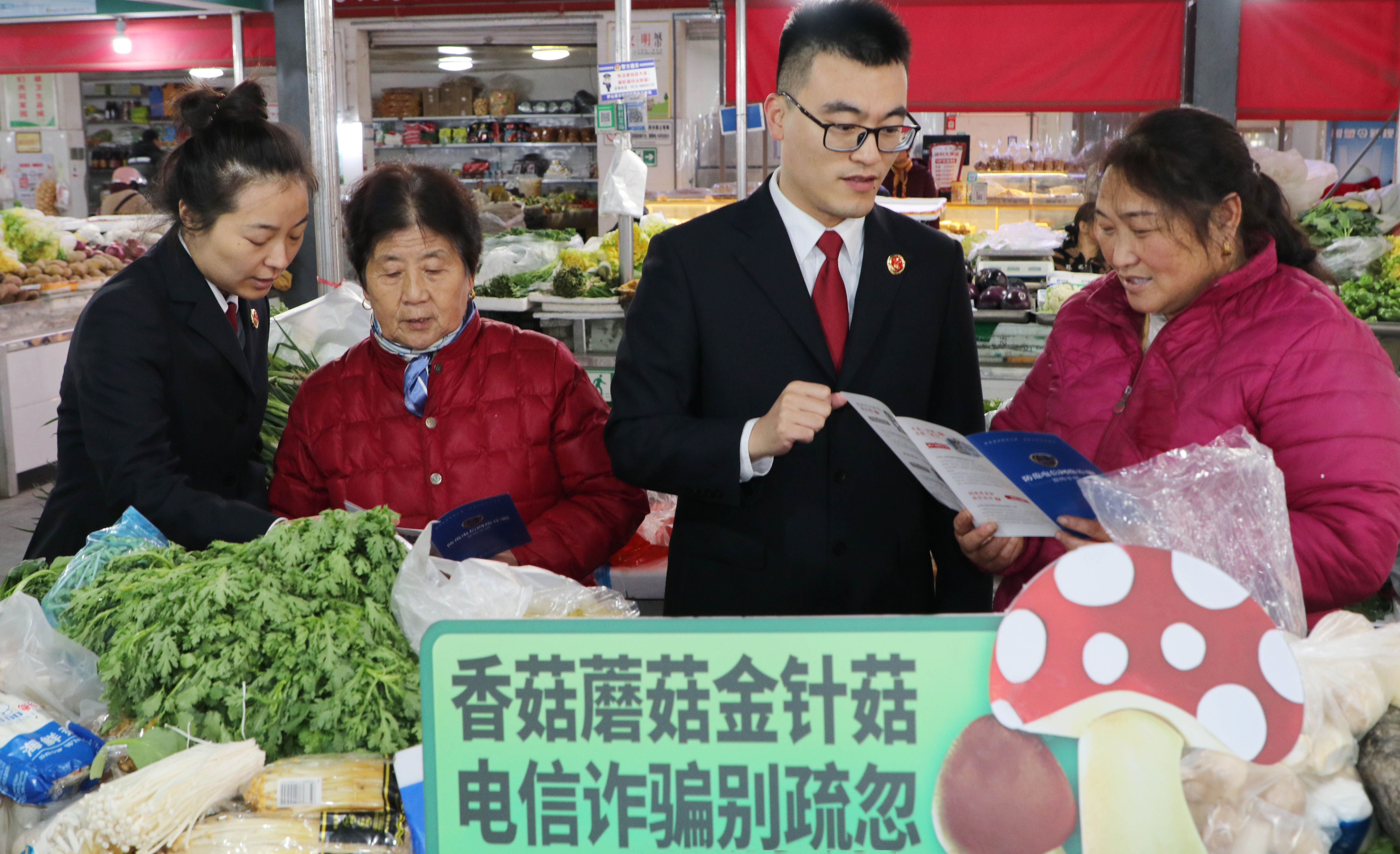 把反诈知识变成顺口溜 灌云县检察院在菜市场开展普法宣传